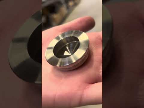 Gedotec Muschelgriff LADY aus Edelstahl matt gebürstet rund, Ø 40 mm - Bohr-Ø 35 mm